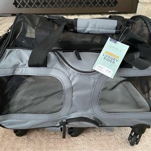 Brand new Airline Approved Pet Carrier w Removable Wheels